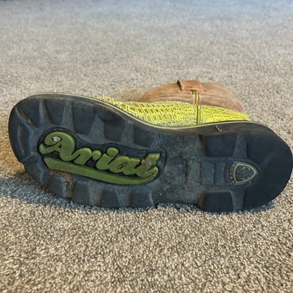 Women’s Size 6 Ariat Work Boots. Slightly worn but still have a lot of life left - Picture 4 of 4